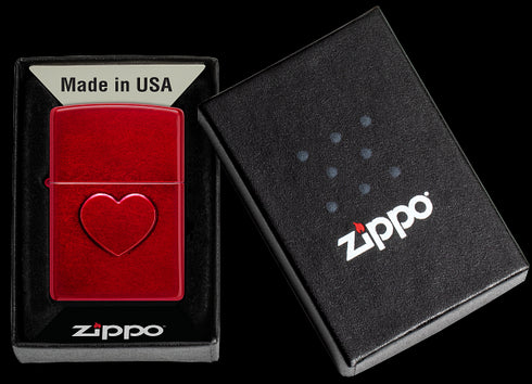 Zippo 46588 vžigalnik 3D Stamped Heart, Candy Apple Red