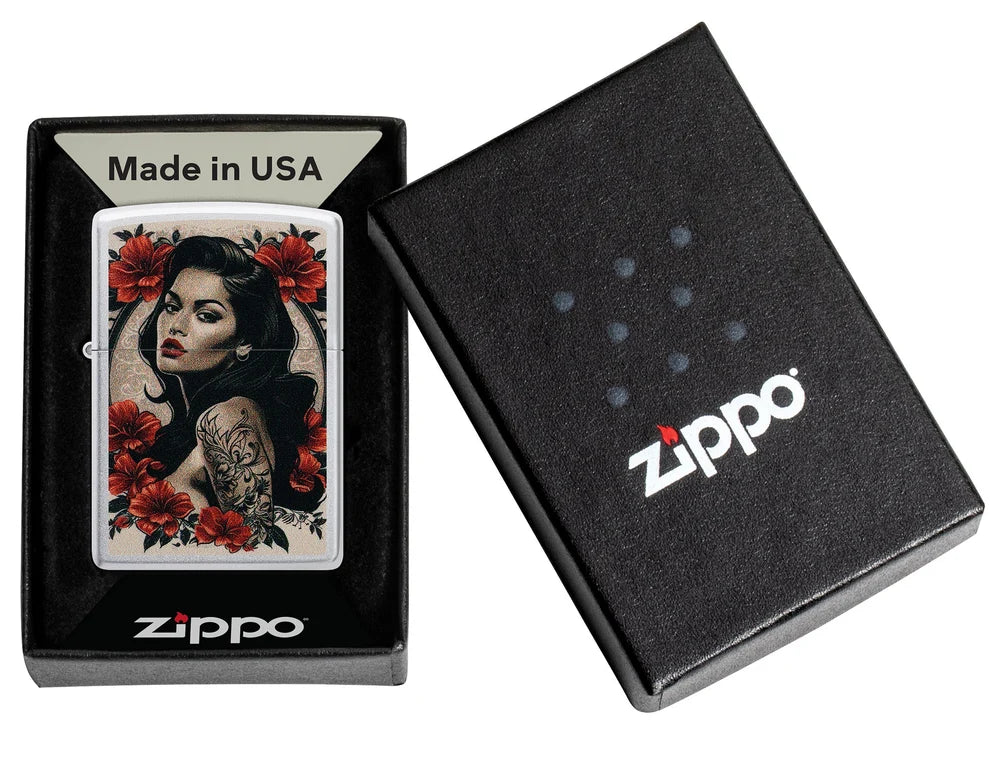 Zippo 47265 vžigalnik Pin-Up Girl in Tattoos