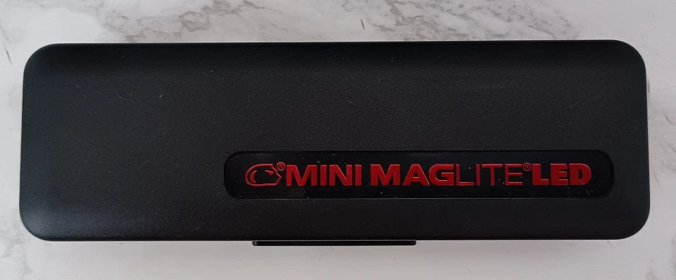 Maglite svetilka LED SP2P017 Mini PRO 2xAA, črna v darilni škatli